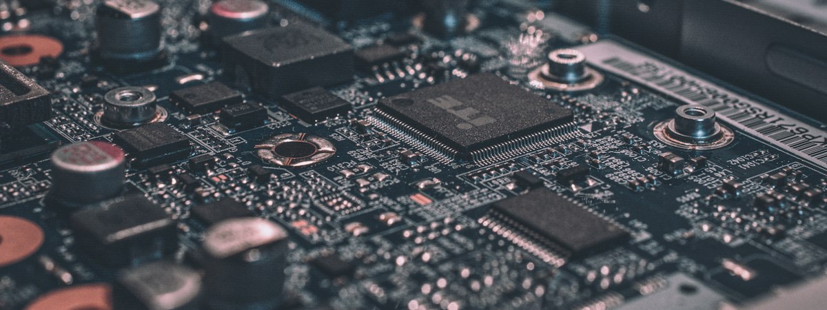 Microcontroller silicon package and high-frequency surface circuit traces